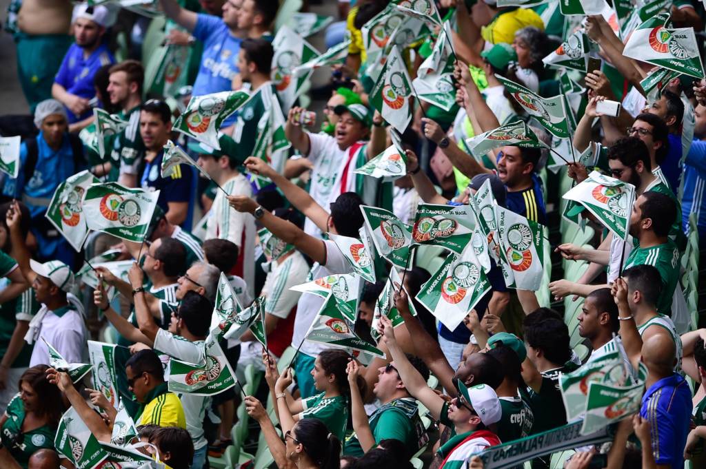 Torcedores do Palmeiras na Arena Allianz Parque, na Zona Oeste de São Paulo, durante a partida contra a Chapecoense, válida pela décima sétima rodada do Campeonato Brasileiro 2016.