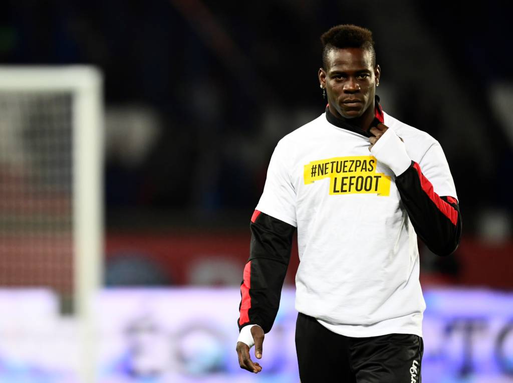 O polêmico atacante italiano Mario Balotelli é a esperança de gols do Nice diante do Dijon (Foto: Miguel Medina/ AFP)