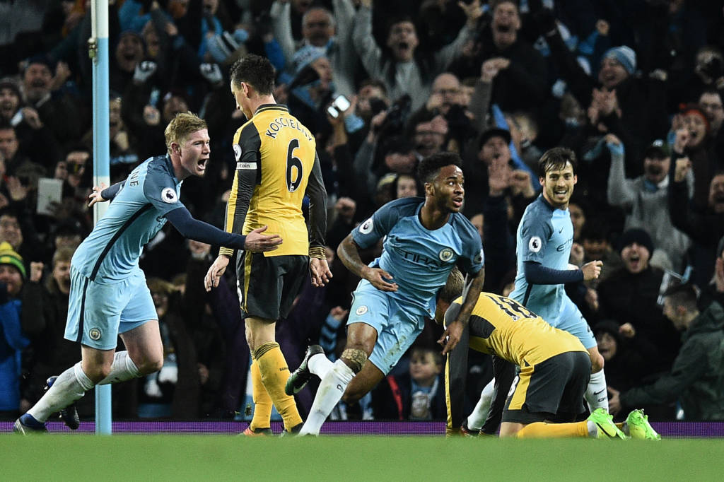 Após sofrer um gol logo no início, o time da casa reagiu no segundo tempo (foto: Oli Scarff/AFP)