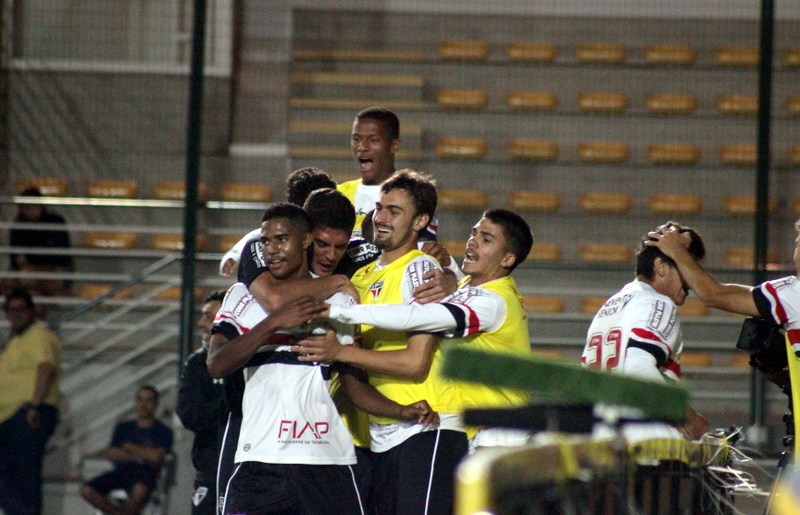 Léo Natel marcou o primeiro gol do São Paulo na final e converteu o pênalti que confirmou o título (Foto: Fernando Martinez/Aguante)