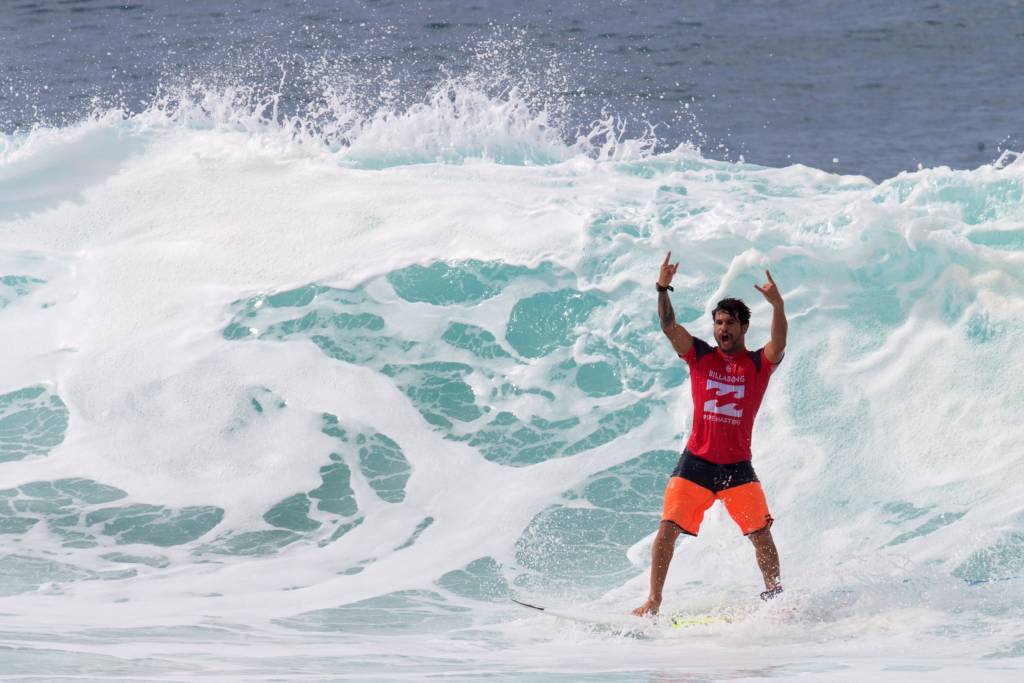 France's Michel Bourez reacts after winning the round 3 heat 5 on the second day of competition of the 2016 Billabong Pipe Masters in Pipeline, Oahu, on December 18, 2016. / AFP PHOTO / brian bielmann / RETRICTED TO EDITORIAL USE