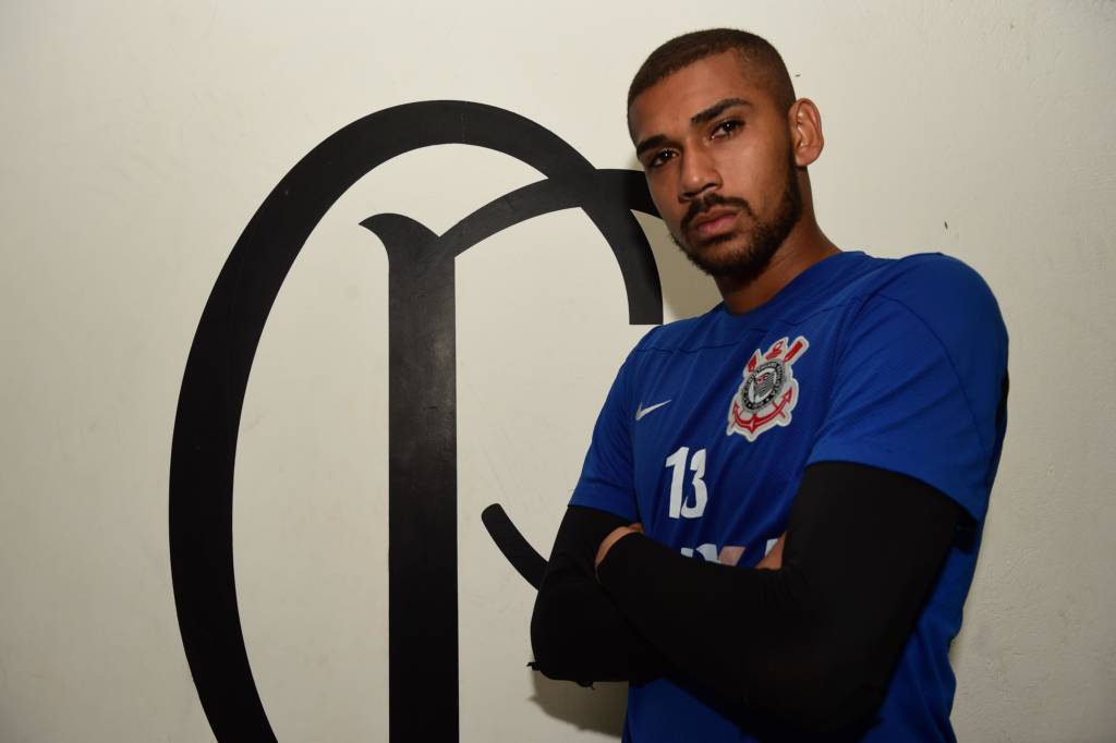 O carioca Filipe, criado na base do Fluminense, faz várias juras de amor ao Corinthians (foto: Djalma Vassão/Gazeta Press)