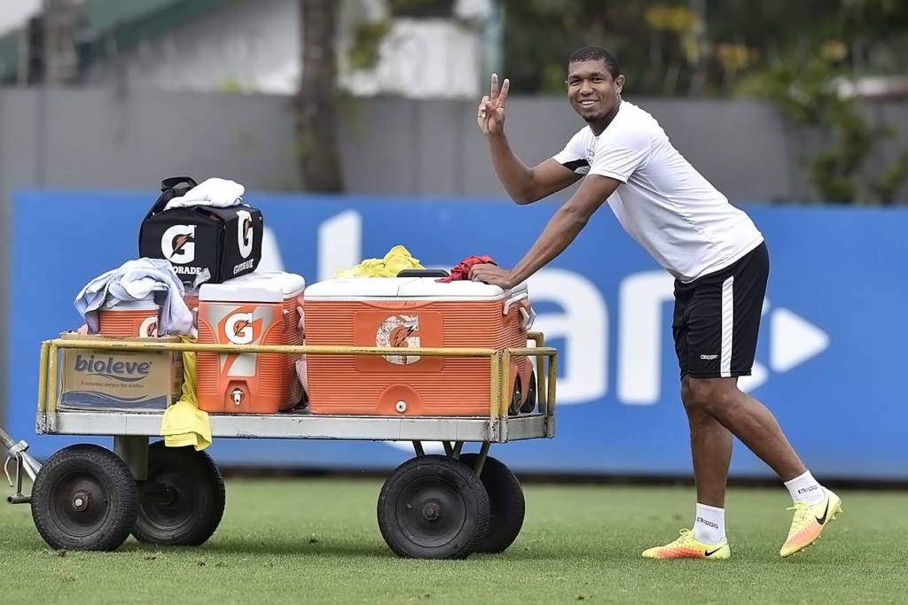 Sem espaço no Santos, Rodrigão pode levar seu carrinho para outro clube em 2017 (Foto: Ivan Storti/Santos FC)