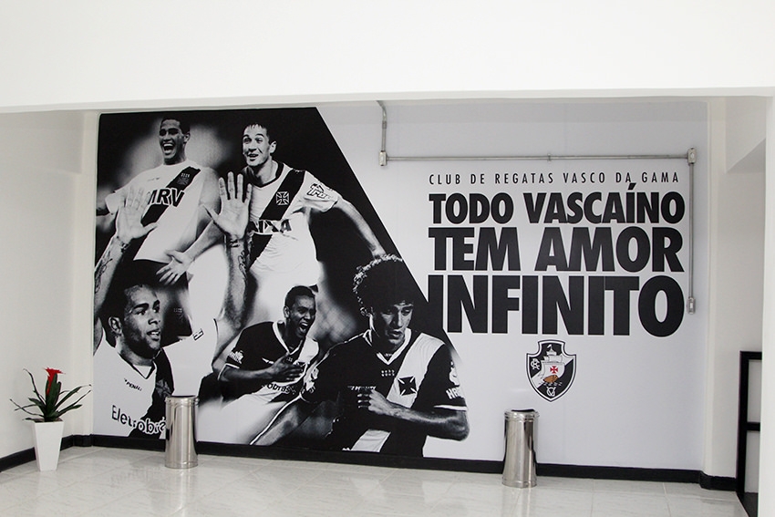 Paredes possuem homenagens a atletas formados no Vasco (Foto: Paulo Fernandes/Vasco)