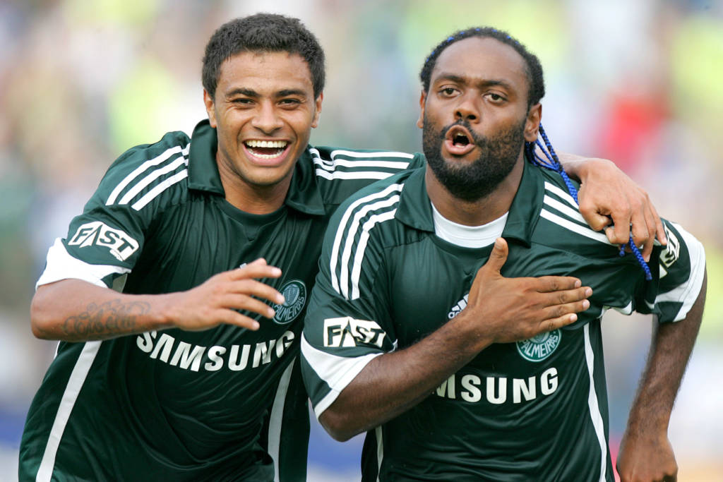 ESPORTES - FUTEBOL - CAMPEONTAO BRASILEIRO SERIE A - PALMEIRAS X ATLETICO MG - Cleiton Xavier e Vagner Love comemorando o terceiro gol palmeirense durante jogo valido pela 37 rodada do Campeonato Brasileiro - Estádio Palestra Italia - São Paulo - 29/11/2009 - Foto: Marcelo Ferrelli/Gazeta Press