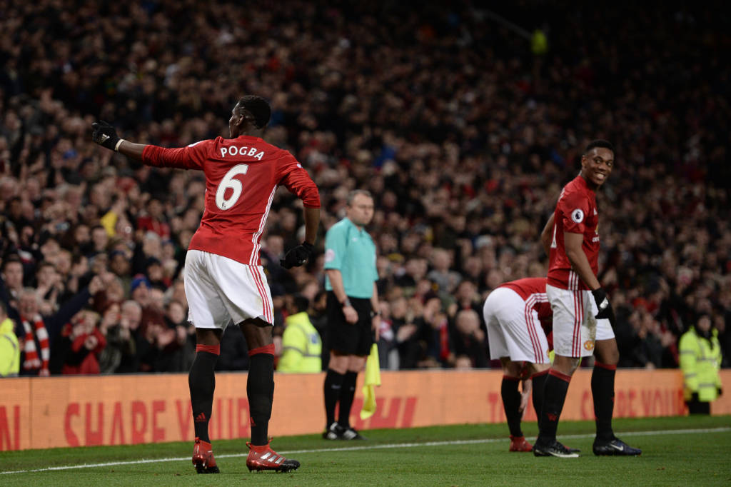 O francês Paul Pogba marcou o gol da virada e da vitória do Manchester United (Foto: AFP PHOTO / Oli SCARFF)