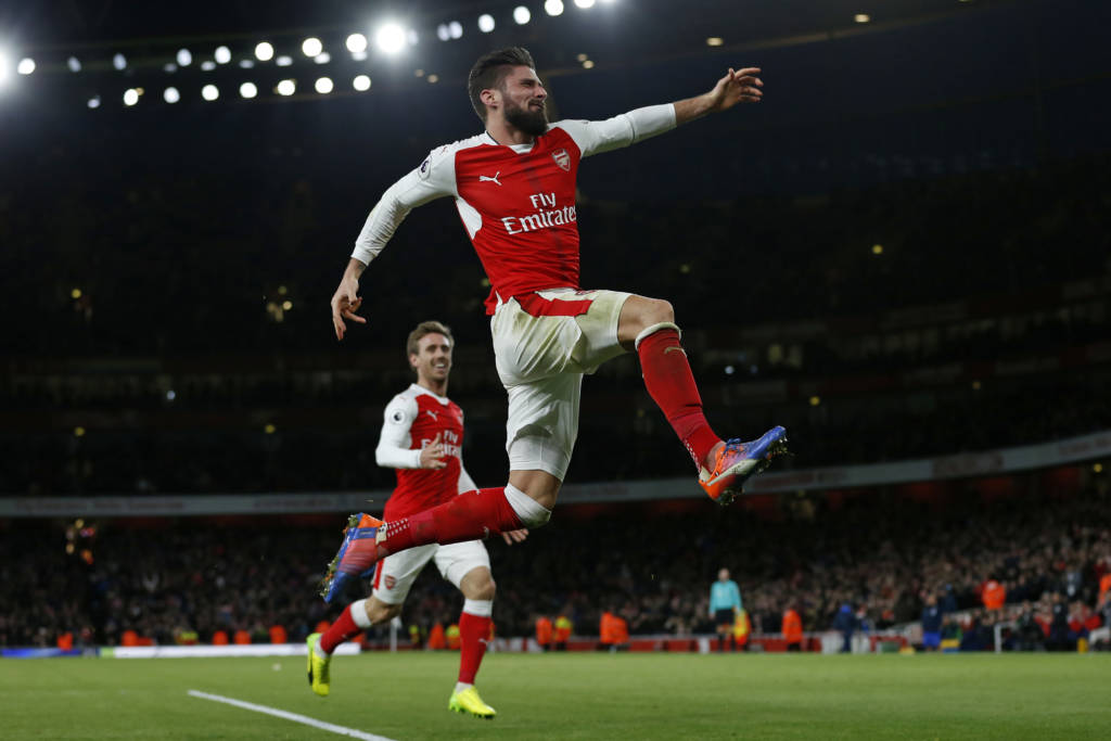O francês Olivier Giroud marcou um gol digno de prêmio Puskas da Fifa (Foto: AFP PHOTO / IAN KINGTON)