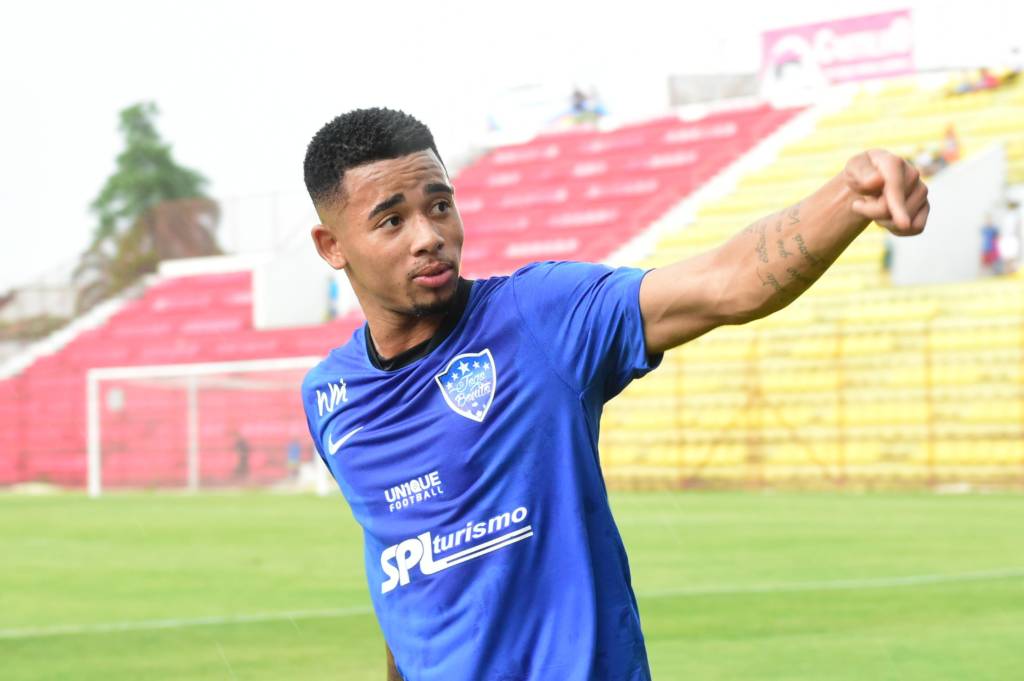 XXXXX, durante jogo beneficiente "Amigos de Tche Tche x Amigos de MC Livinho", no Estadio Municipal Profr. Jose Liberatti,Osasco-SP. 18/12/2016, Foto: Djalma Vassao/Gazeta Press