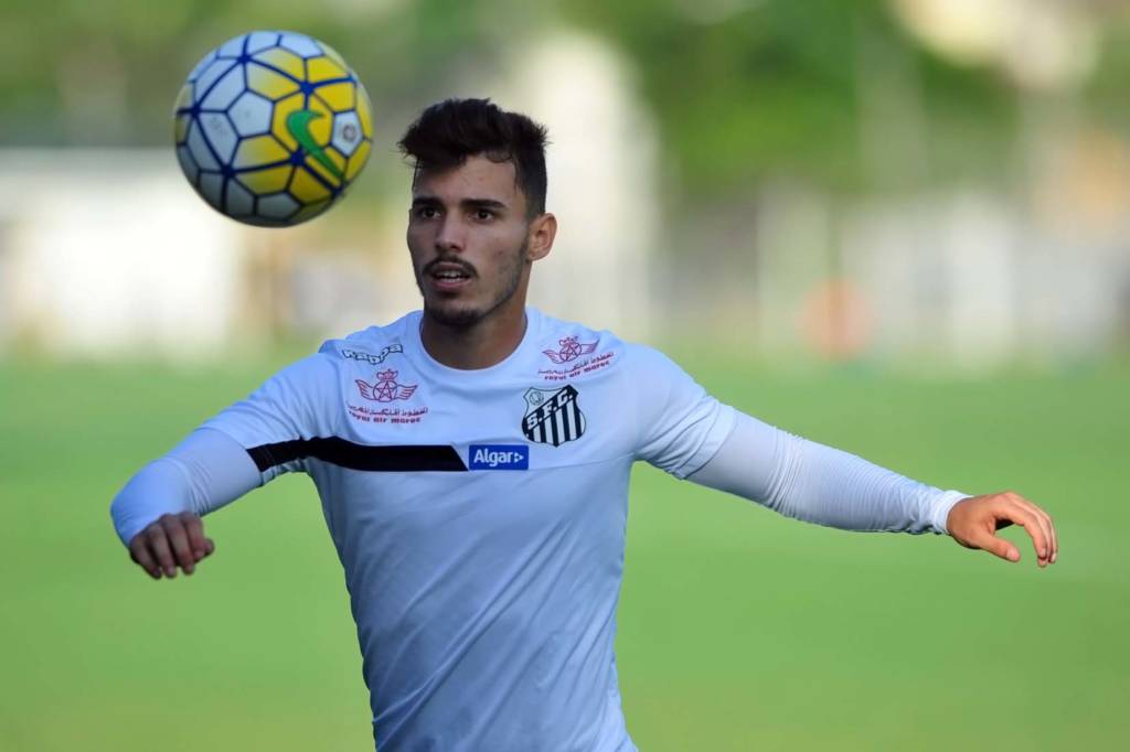 Zeca tem recebido sondagens do futebol europeu e pode deixar a Vila Belmiro em 2017 (Foto: Ivan Storti/ Santos FC) 