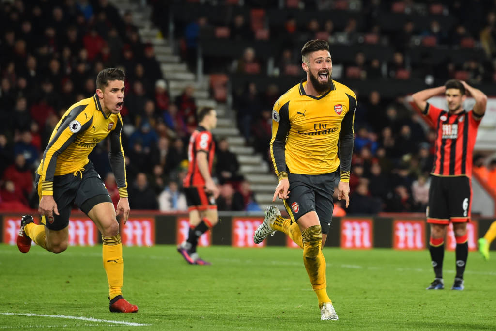 Giroud comandou a reação do Arsenal, que buscou empate nos acréscimos (Foto: Glyn Kirk/AFP)