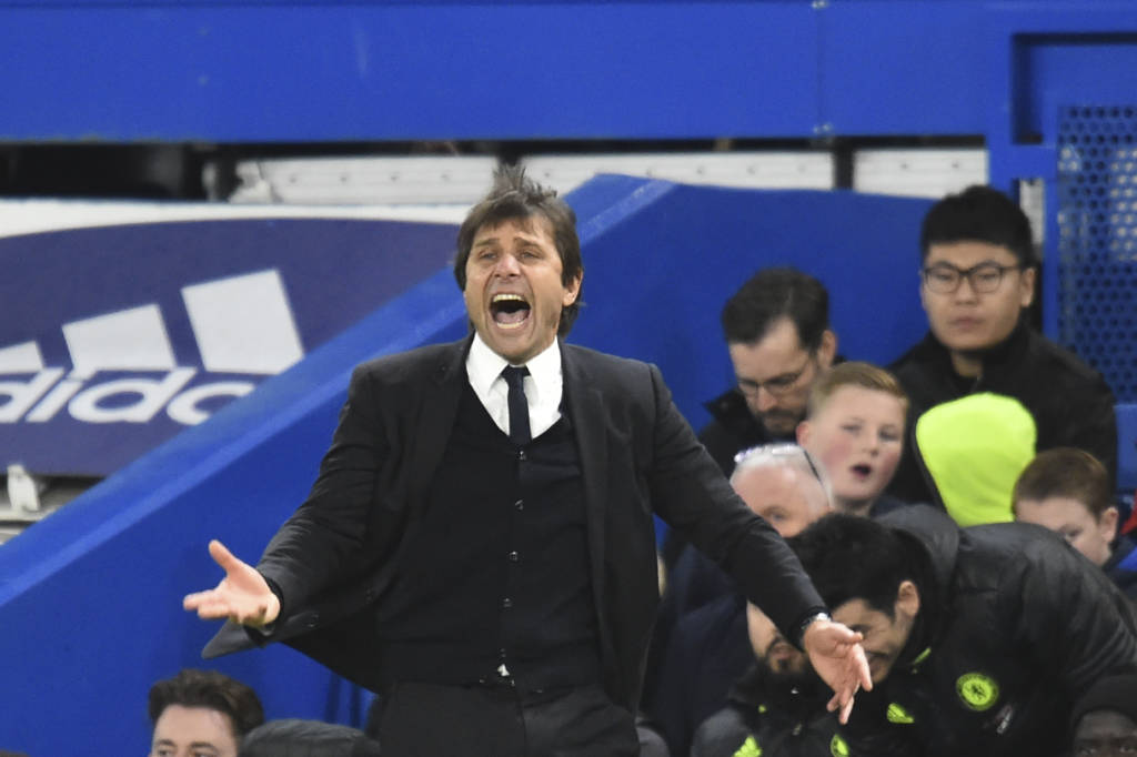 Conte não gostou das declarações de Wenger e Mourinho (Foto: Glyn Kirk/AFP) 