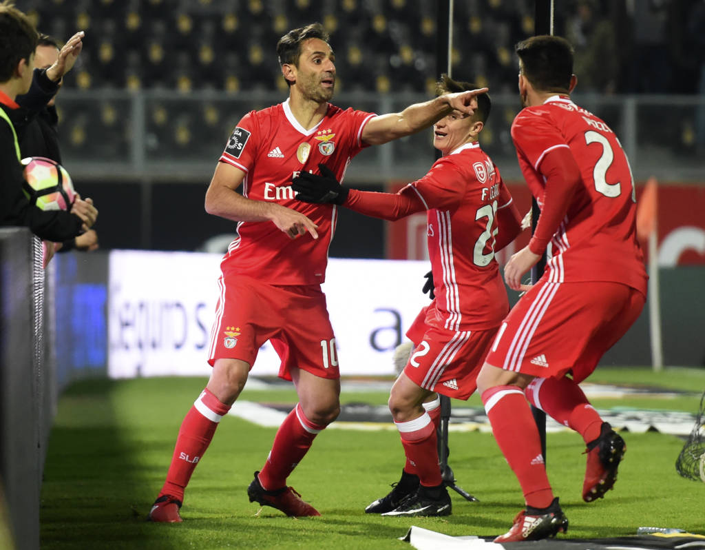 Benfica venceu com mais uma boa atuação de Jonas (Foto: Francisco Leong/AFP) 