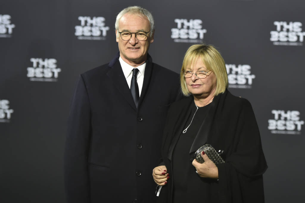 Leicester City's Italian manager Claudio Ranieri and his wife Rosanna pose as they arrive for The Best FIFA Football Awards 2016 ceremony, on January 9, 2017 in Zurich. / AFP PHOTO / MICHAEL BUHOLZER