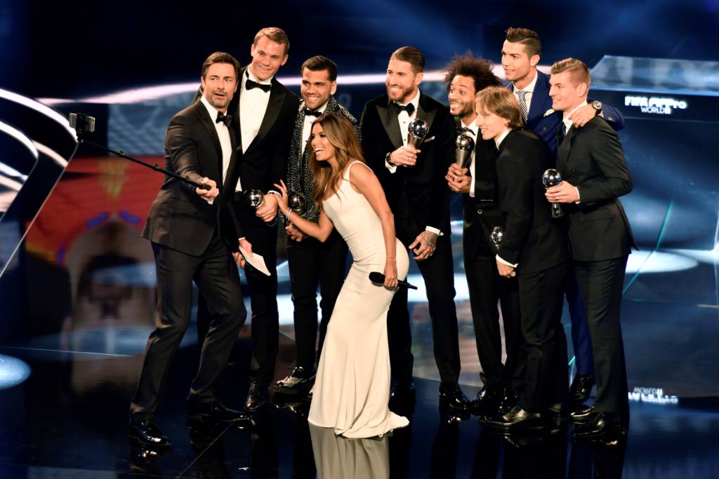 (LtoR) Hosts Marco Schreyl and co-host and US actress Eva Longoria pose with FC Bayern Munich and Germany's goalkeeper Manuel Neuer, Juventus FC and Brazil's defender Dani Alves, Real Madrid and Spain's defender Sergio Ramos, Real Madrid and Brazil's defender Marcelo, Real Madrid and Croatia's midfielder Luka Modric, Real Madrid and Portugal's forward Cristiano Ronaldo and Real Madrid and Germany's midfielder Toni Kroos on stage during The Best FIFA Football Awards ceremony, on January 9, 2017 in Zurich. / AFP PHOTO / Fabrice COFFRINI