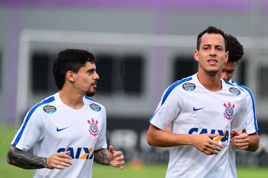 Fagner e Rodriguinho estão entre os poucos que podem despertar a cobiça de clubes estrangeiros (foto: Sergio Barzaghi/Gazeta Press)