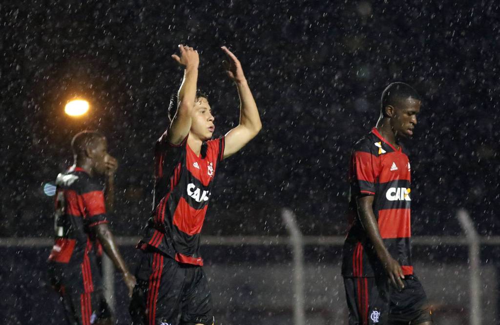 Nem a chuva dificultou a vida do Flamengo nesta quarta, contra o Nacional (Foto: Staff Images / Flamengo)