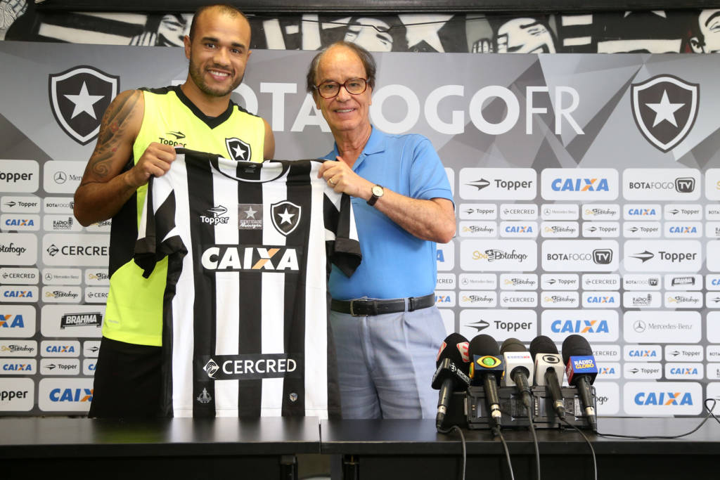 Roger e Antonio Lopes do Botafogo durante  em General Severiano. 11 de Janeiro de 2017, Rio de Janeiro, RJ, Brasil. Foto: Vitor Silva/SSPress/Botafogo.