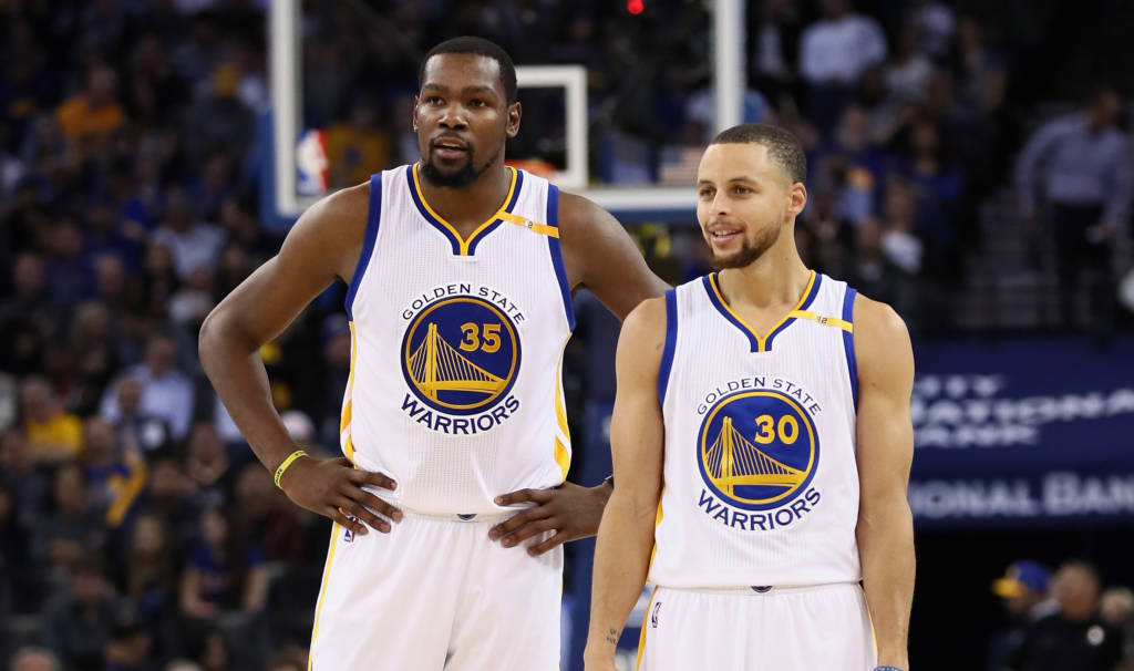OAKLAND, CA - JANUARY 12: Stephen Curry #30 of the Golden State Warriors talks to Kevin Durant #35 during their game against the Detroit Pistons at ORACLE Arena on January 12, 2017 in Oakland, California. NOTE TO USER: User expressly acknowledges and agrees that, by downloading and or using this photograph, User is consenting to the terms and conditions of the Getty Images License Agreement.   Ezra Shaw/Getty Images/AFP