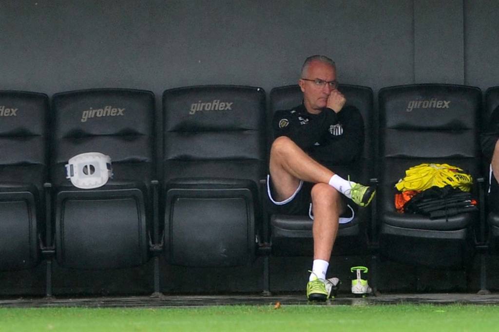 Dorival Júnior aceitou o convite, mas ainda há quem defenda seu declínio ao convite do CD (Foto: Ivan Storti/SFC)