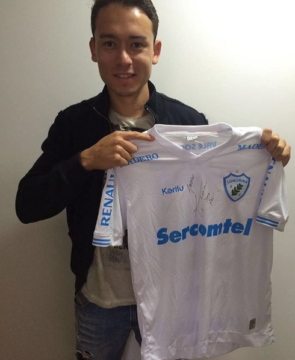Keirrison posa com camisa do Londrina em sua despedida (Foto: Reprodução/Instagram)