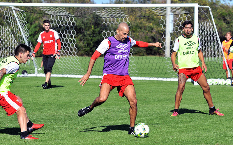 Verón poderá jogar alguns minutos diante do Bahia (Foto: Divulgação/Internacional)