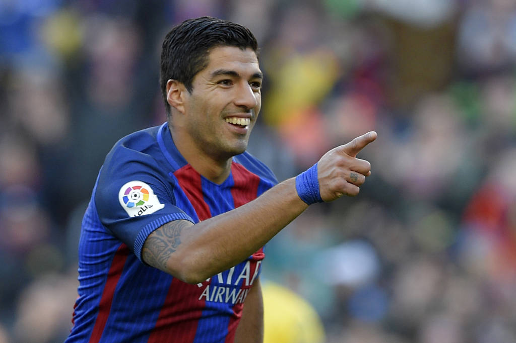 Barcelona's Uruguayan forward Luis Suarez after scoring a goal during the Spanish league football match FC Barcelona vs UD Las Palmas at the Camp Nou stadium in Barcelona on January 14, 2017. / AFP PHOTO / LLUIS GENE