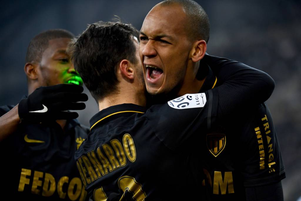 O brasileiro Fabinho vibra após dar assistência para o gol do português Bernardo Silva(Foto: AFP PHOTO / ANNE-CHRISTINE POUJOULAT)