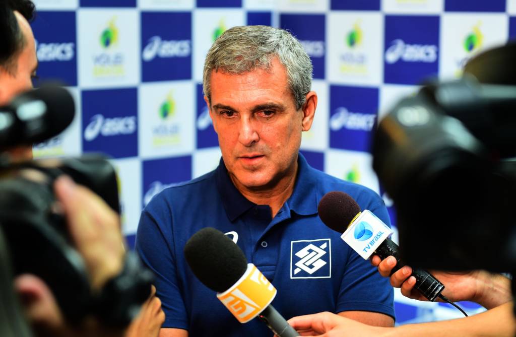 José Roberto Guimarães segue na seleção feminina por mais um ciclo olímpico (Foto: Sergio Barzaghi/Gazeta Press)