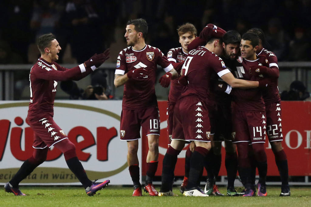 Marco Benassi anotou o segundo gol do Torino, em lindo toque de letra (Foto: AFP PHOTO / MARCO BERTORELLO)