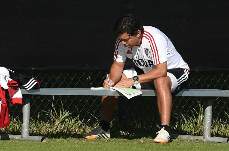 Assim como Rogério Ceni, Marcelo Gallardo usará o esquema 3-4-3 no duelo desta quinta-feira (Foto: Diego Haliasz/River Plate)