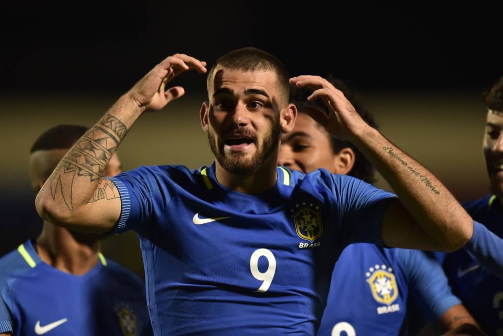 Felipe Vizeu marcou o único gol do jogo em belo toque de primeira (Foto: AFP PHOTO / RODRIGO BUENDIA)