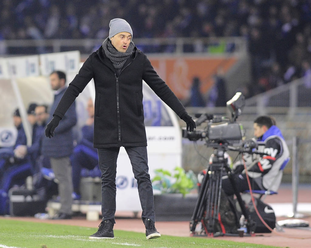 O técnico Luis Enrique não poderá contar com Iniesta na partida diante do Eibar (Foto: Ander Gillenea/AFP)