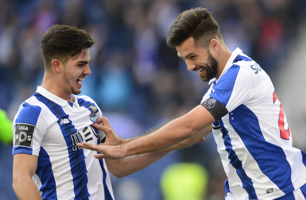 O brasileiro Felipe (à dir.) fez o primeiro gol do Porto na partida (Foto: Miguel Riopa/AFP)