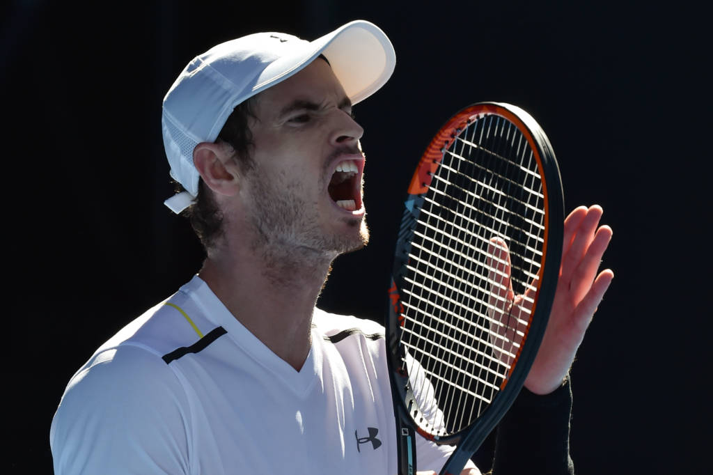 Britain's Andy Murray reacts after a point against Germany's Mischa Zverev during their men's singles fourth round match on day seven of the Australian Open tennis tournament in Melbourne on January 22, 2017. / AFP PHOTO / PAUL CROCK / IMAGE RESTRICTED TO EDITORIAL USE - STRICTLY NO COMMERCIAL USE