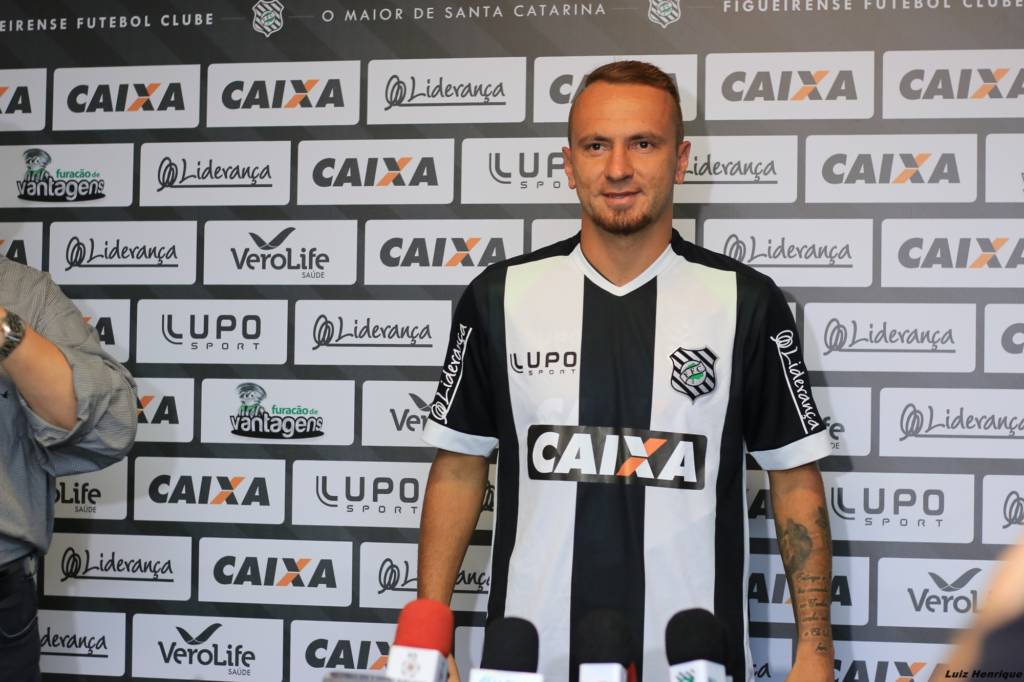 Zé Love disputou o último Brasileiro pelo Vitória (Foto: Luiz Henrique/Figueirense)