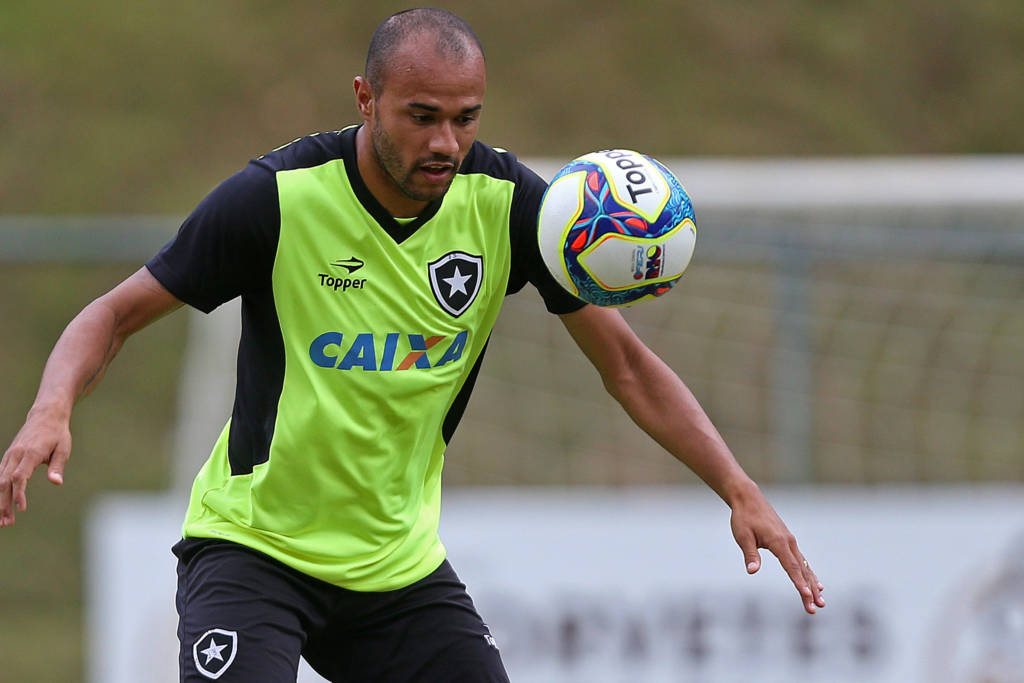 Roger tem 31 anos (Foto: Vitor Silva/SSPress/Botafogo)