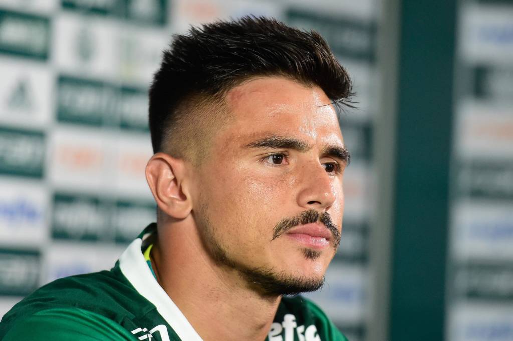 Willian, jogador do Palmeiras, em sua apresentação oficial na Academia de Futebol da Barra Funda, na Zona Oeste de São Paulo. O atacante, de 30 anos, que estava no Cruzeiro, acertou com o Verdão por três temporadas.