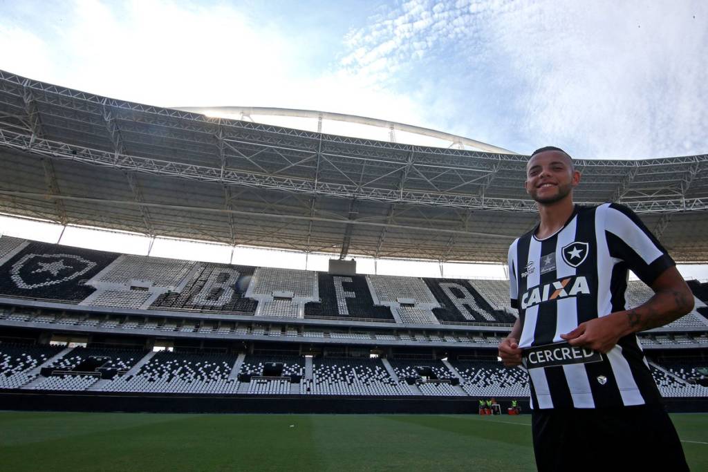 Guilherme foi apresentado no Botafogo (Foto: Divulgação/Botafogo)