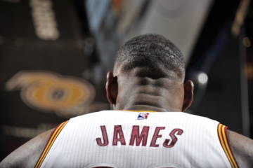 James foi o cestinha na vitória dos Cavs Foto: AFP)