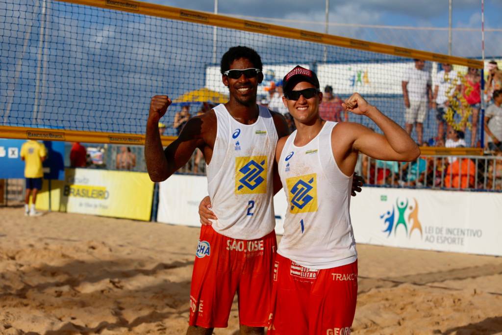 Thiago e George buscam título com apoio da torcida paraibana (Foto: Divulgação/CBV)