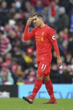Liverpool's Brazilian midfielder Roberto Firmino reacts after Swansea scored their third goal during the English Premier League football match between Liverpool and Swansea City at Anfield in Liverpool, north west England on January 21, 2017. / AFP PHOTO / Anthony DEVLIN / RESTRICTED TO EDITORIAL USE. No use with unauthorized audio, video, data, fixture lists, club/league logos or 'live' services. Online in-match use limited to 75 images, no video emulation. No use in betting, games or single club/league/player publications. /