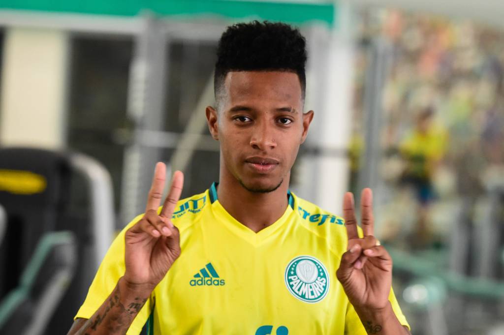 Tchê Tchê, jogador do Palmeiras, durante a reapresentação oficial da equipe para a temporada de 2017 na Academia de Futebol, em São Paulo (SP).