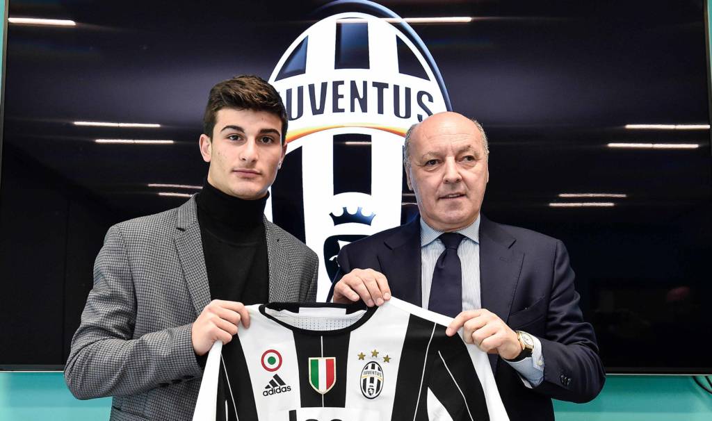 Foto LaPresse - Daniele Badolato 19/01/2017 Torino ( Italia) Sport Calcio ESCLUSIVA JUVENTUS Firma del contratto di Riccardo Orsolini con la Juventus Nella foto: Riccardo Orsolini , Giuseppe Marotta Photo LaPresse - Daniele Badolato 19 January 2017 Turin ( Italy) Sport Soccer Riccardo Orsolini signing with Juventus In the pic: Riccardo Orsolini , Giuseppe Marotta