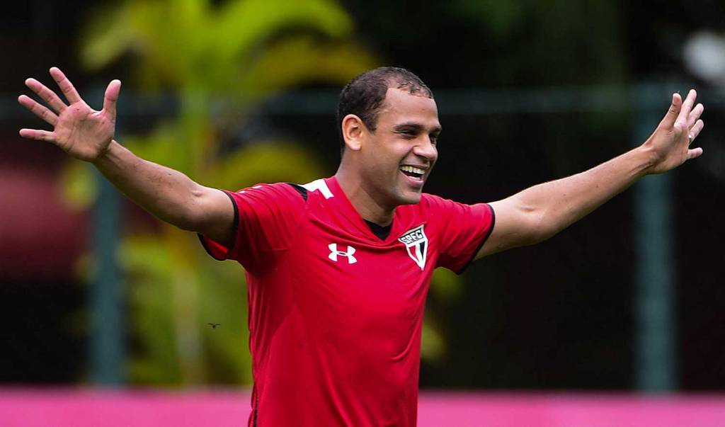 Carlinhos chega ao Inter após dois anos no São Paulo (Foto: Djalma Vassão/Gazeta Press)