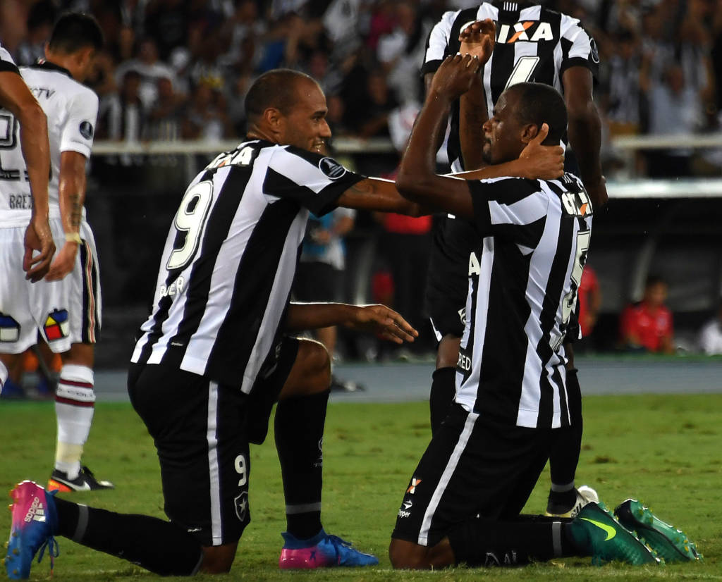 Botafogo chegou a abrir 2 a 0 (Foto: Vanderlei Almeida/AFP)