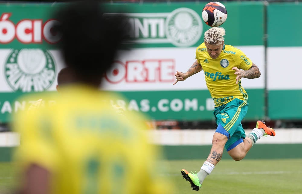 O ponta Roger Guedes vem sendo comparado com o ídolo Paulo Nunes (Foto: Cesar Greco/Divulgação) 