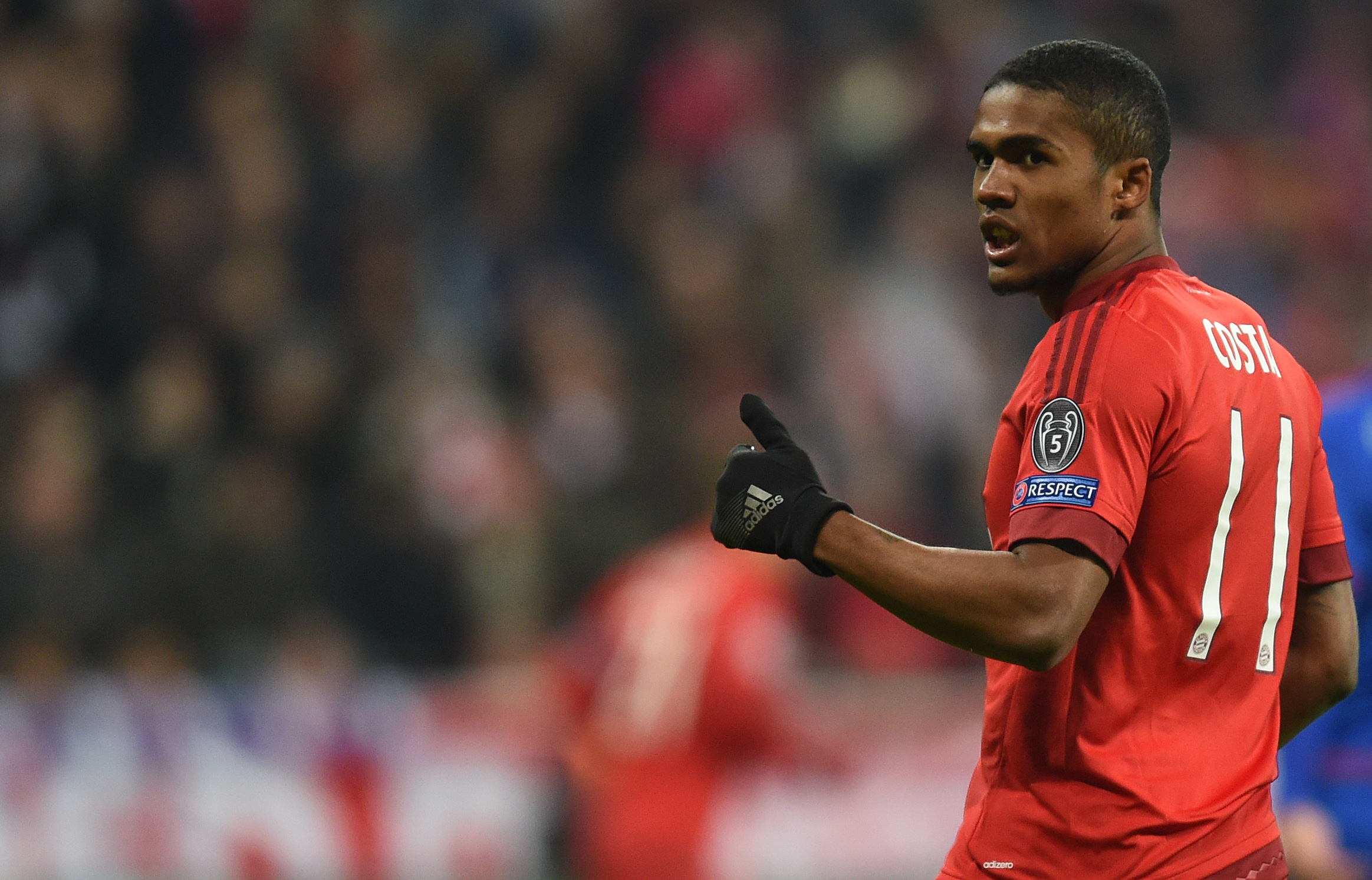 Douglas Costa deverá ser titular do Bayern nos próximos jogos (Foto: AFP)