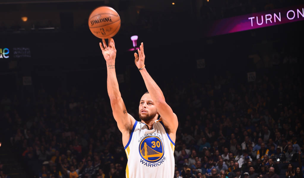 OAKLAND, CA - FEBRUARY 1: Stephen Curry #30 of the Golden State Warriors shoots the ball during a game against the Charlotte Hornets on February 1, 2017 at ORACLE Arena in Oakland, California. NOTE TO USER: User expressly acknowledges and agrees that, by downloading and/or using this photograph, user is consenting to the terms and conditions of Getty Images License Agreement. Mandatory Copyright Notice: Copyright 2017 NBAE   Noah Graham/NBAE via Getty Images/AFP