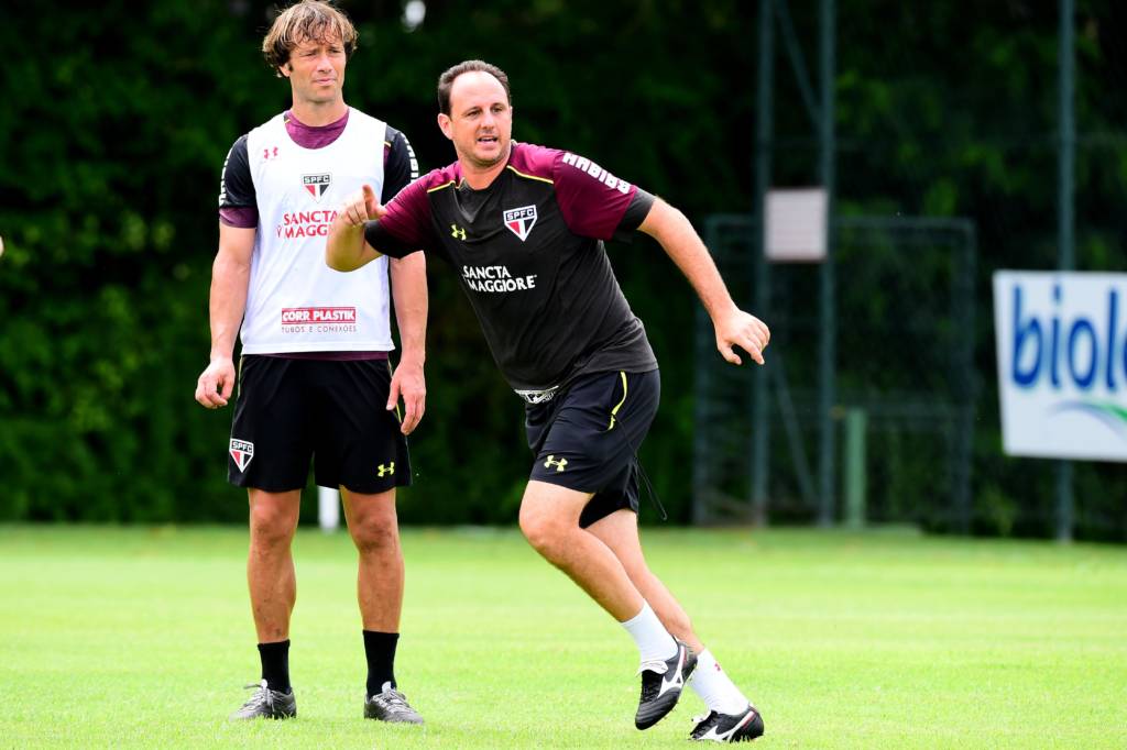 O comandante Rogério Ceni durante treino no CCT da Barra Funda (Foto: Sergio Barzaghi/Gazeta Press)