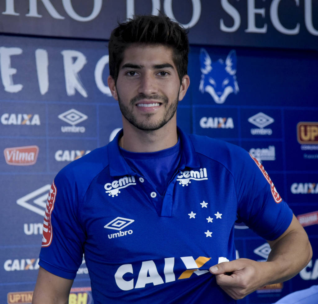 BELO HORIZONTE / BRASIL (03.02.2017) O Pres. Gilvan de Pinho Tavares, apresenta o meio-campista, Lucas Silva, na Toca da Raposa ll, em Belo Horizonte. © Washington Alves/Light Press/Cruzeiro